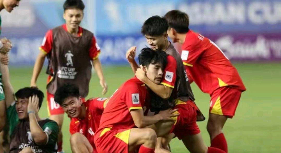 比赛中球员们展现了出色的拼搏精神和比赛智慧的简单介绍